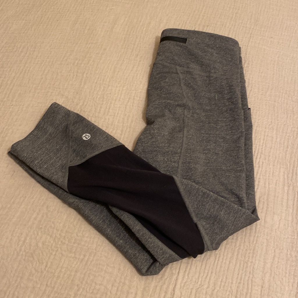 Lululemon Athletica Active High-Rise Cropped Leggings - Charcoal. Size 4